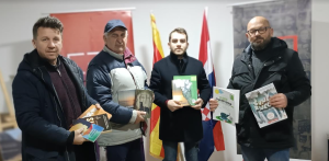 Donacija je već dostavljena u nove prostorije MHD-a (Goran Vidaček, Nediljko Romac, Marko Vidaček, Darko Obadić)